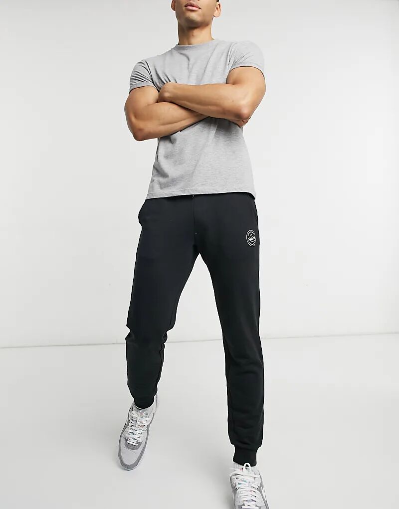 

Узкие брюки-джоггеры Jack & Jones Intelligence черного цвета