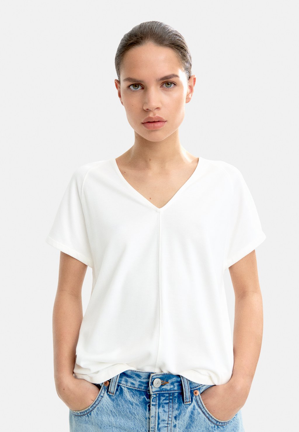

Базовая футболка V-NECK PARFOIS, белый