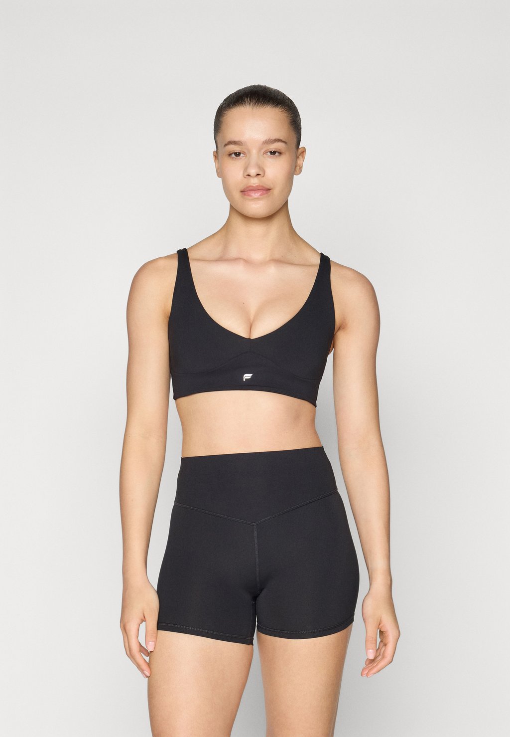 

Спортивный бюстгальтер с легкой поддержкой PURELUXE LONGLINE LOW IMPACT BRA Fabletics, черный
