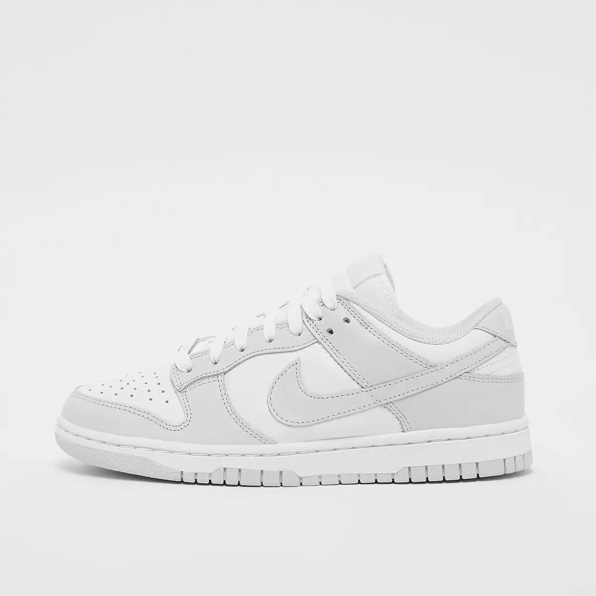 

Кроссовки Nike WMNS Dunk Low, белый