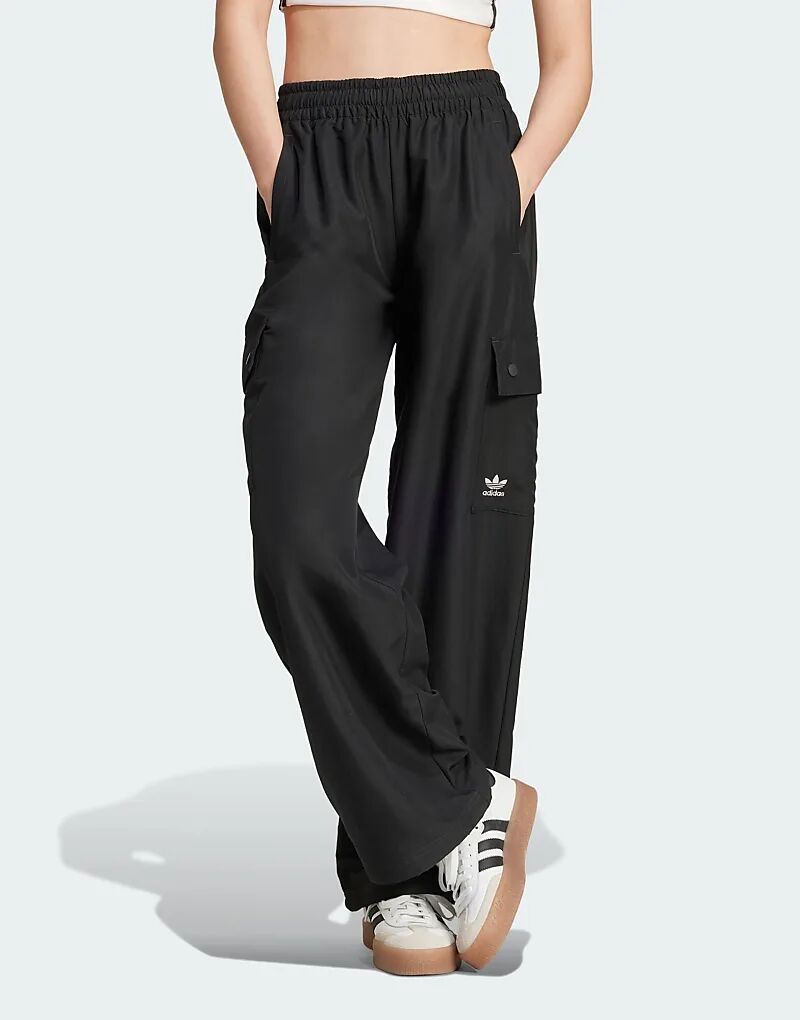 

Тканые брюки-карго adidas Originals Essentials черного цвета