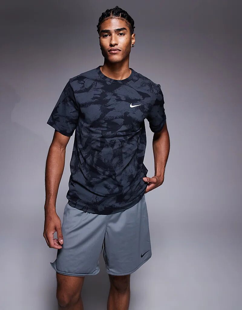 

Футболка Nike Training Hyverse Dri-FIT в мраморном цвете