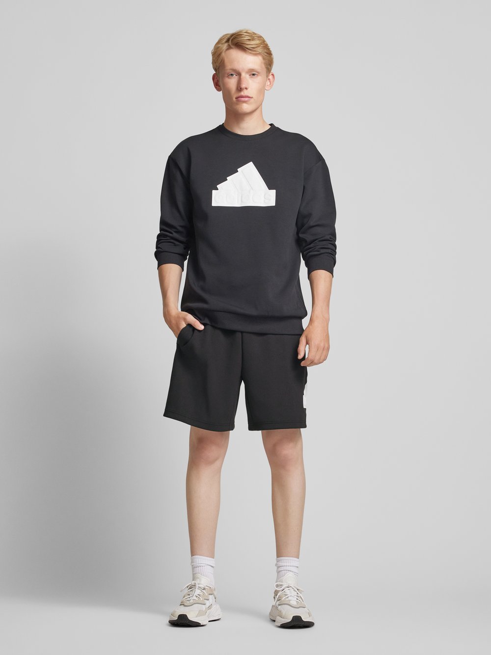 

Толстовка с этикеткой ADIDAS SPORTSWEAR, черный