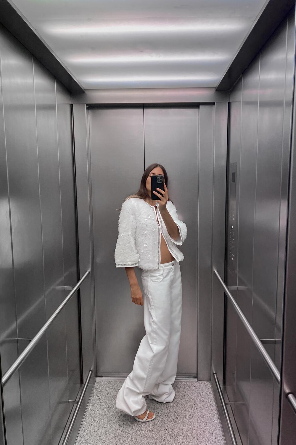 

Текстурная куртка с отделкой стразами ZARA, белый