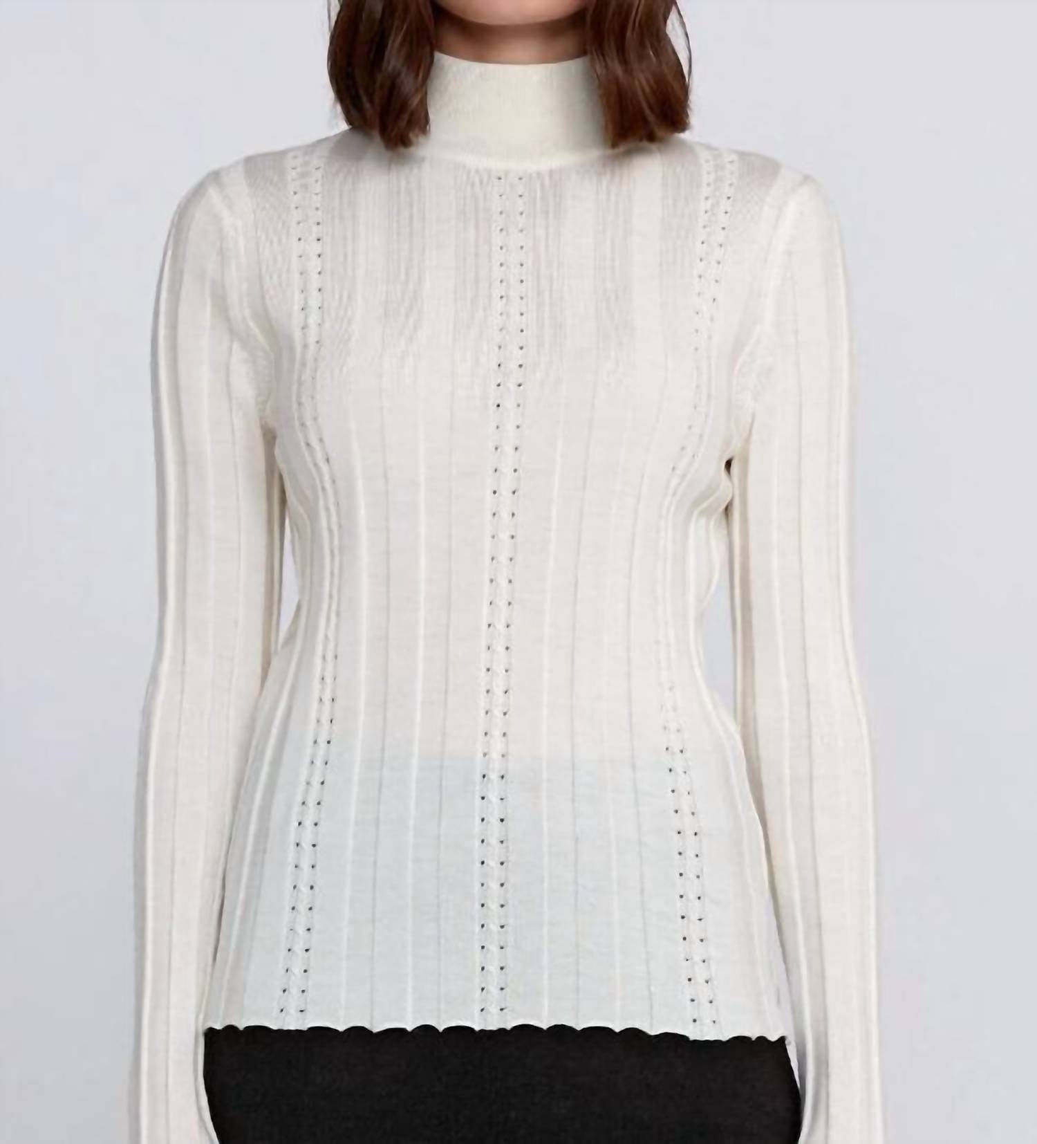 

Свитер с воротником-стойкой Opal в цвете Off White KNITSS