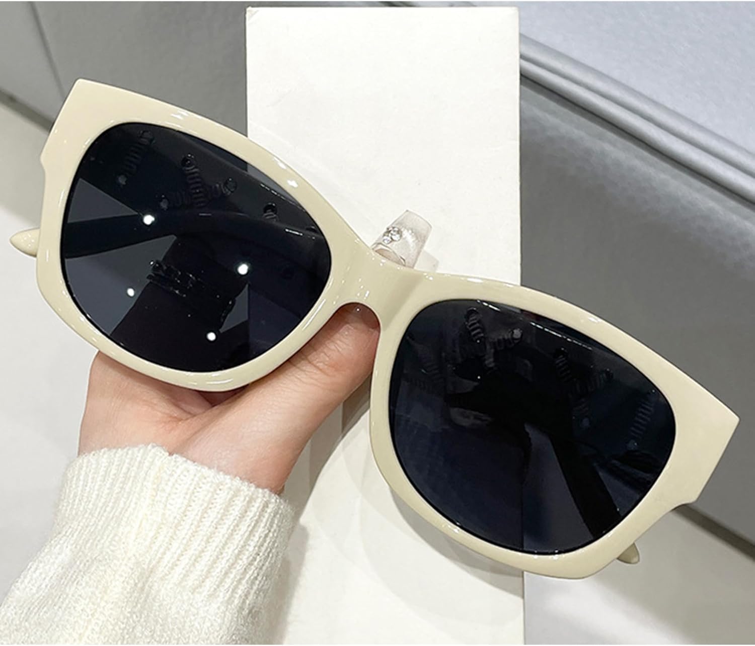 

Женские солнцезащитные очки Bullabulling с круглыми ремешками и лентой, крупной оправой, модным ремешком и регулируемой застежкой, защита от УФ-излучения UV400, для езды на велосипеде, Beige