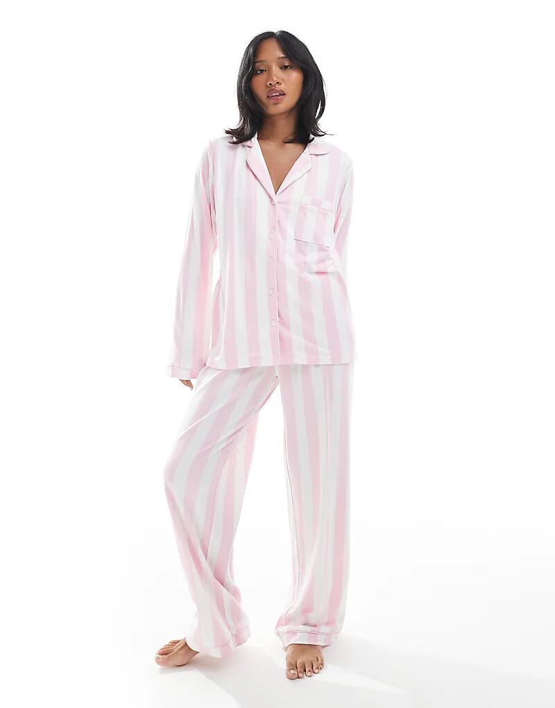 

Пижамный комплект Loungeable Petite из супермягкого трикотажного топа с воротником-стойкой и брюками с широкими штанинами и отделкой в розовую полоску