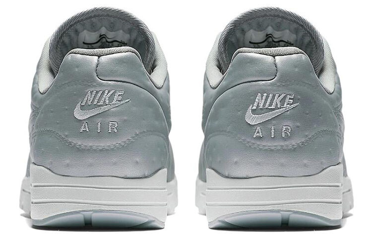 Кроссовки Nike Air Max 1 для женщин — фото 2