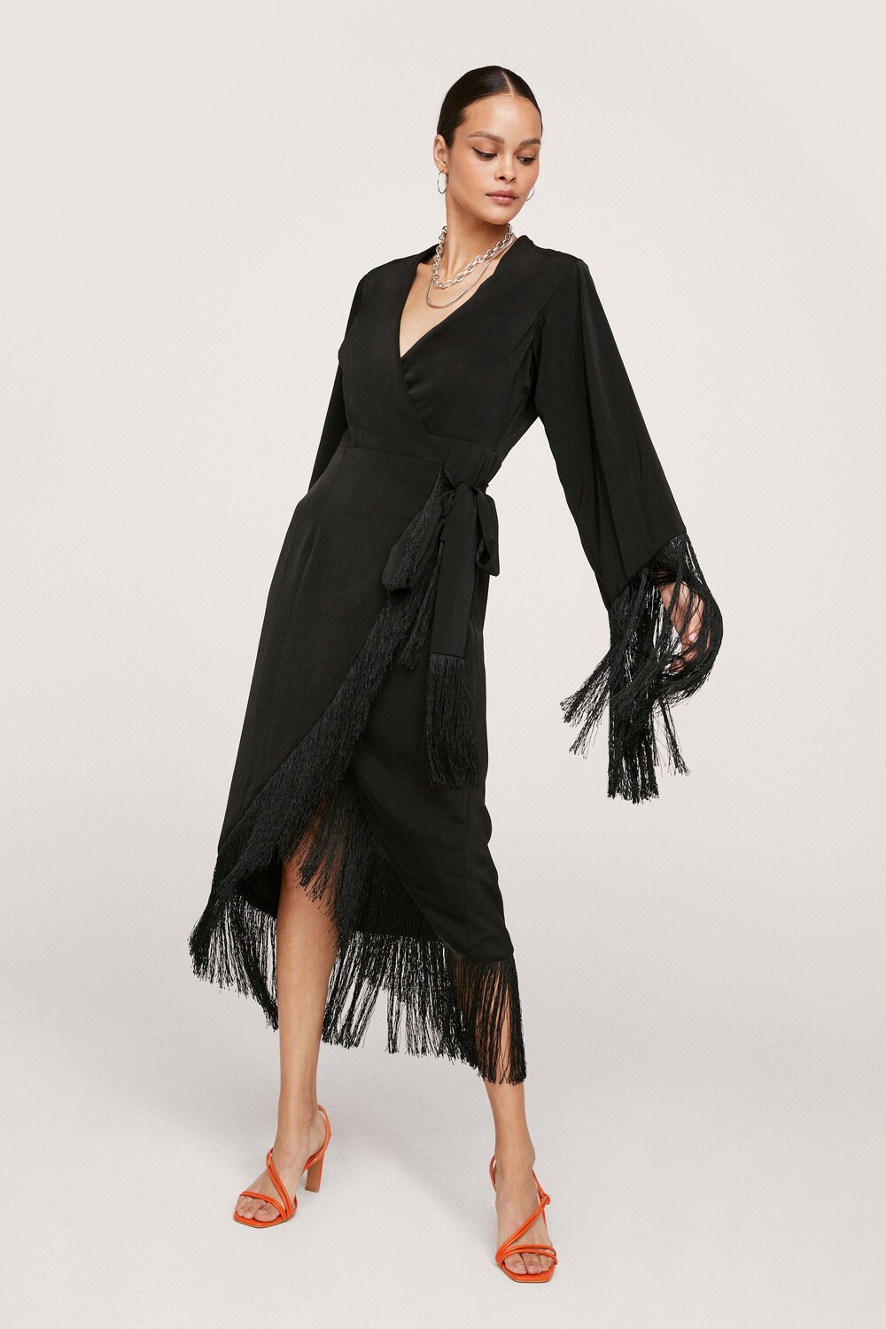 

Платье миди с запахом и бахромой Nasty Gal, черный