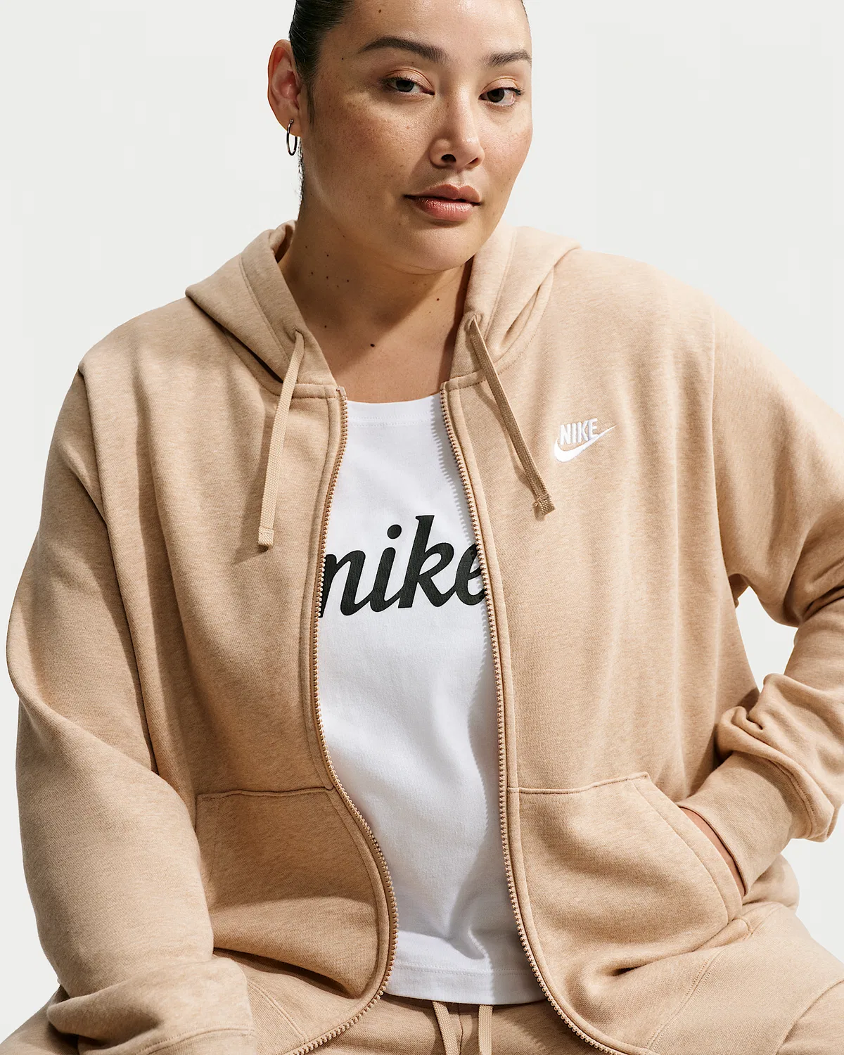 Женская худи на молнии (плюс сайз) Nike Sportswear Club Fleece, Linen/Heather/White — фото 3