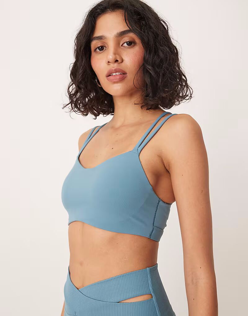 

Спортивный бюстгальтер Nike Training Zenvy Dri-FIT с мягкой подошвой и легкой поддержкой синего цвета