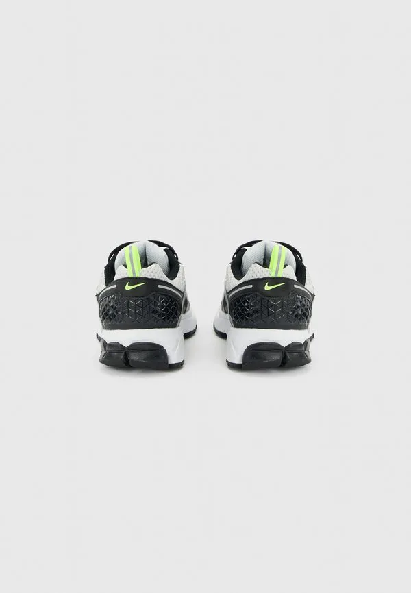 Унисекс кроссовки vomero 5 Nike Sportswear, Black/Metallic Silver-Coloured/Photon Dust/Volt Ice/Anthracite/White — фото 3