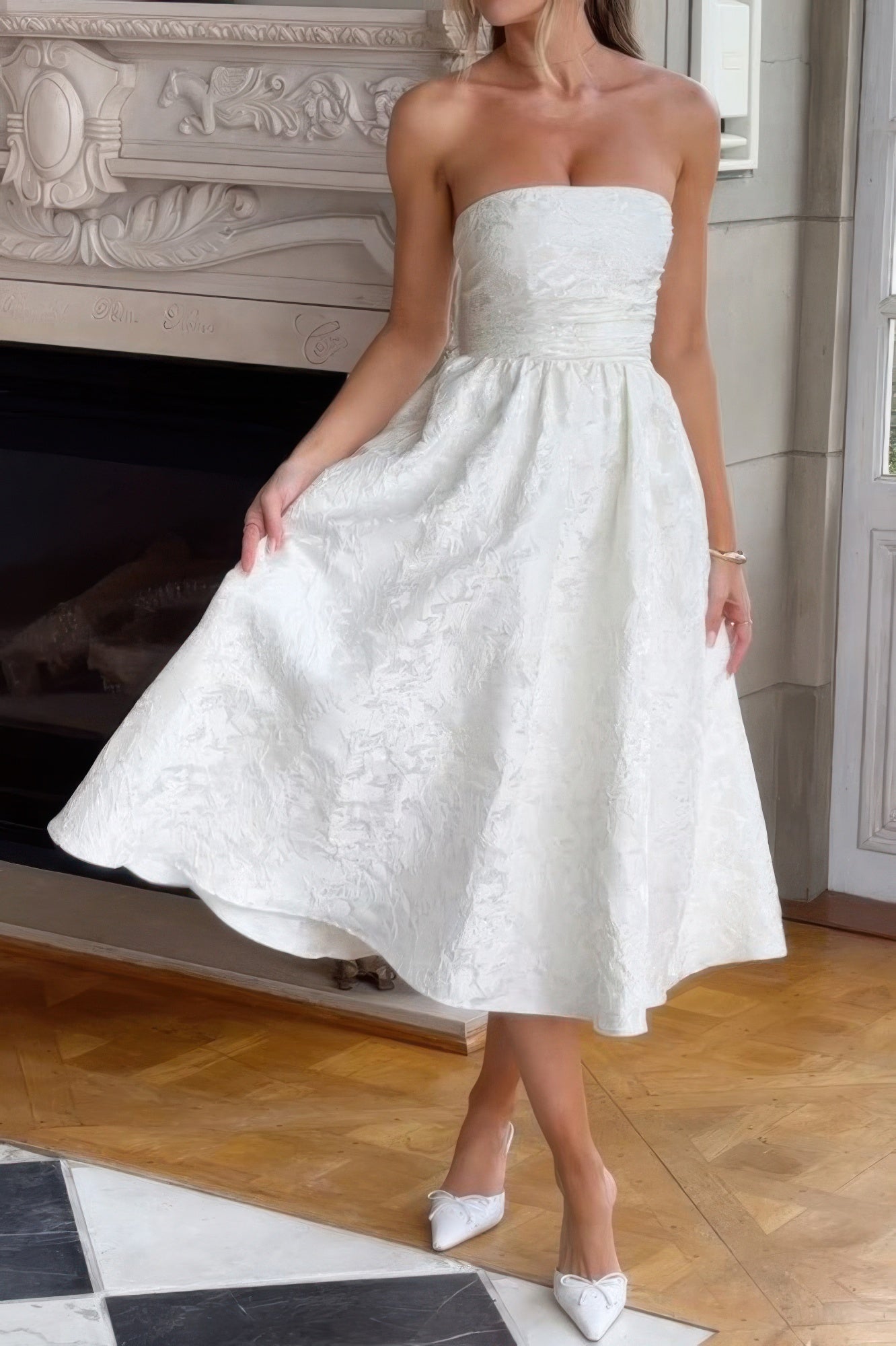 

Прямое бесшовное платье с жаккардовым сатином и вышивкой TRUEDAMES, белый