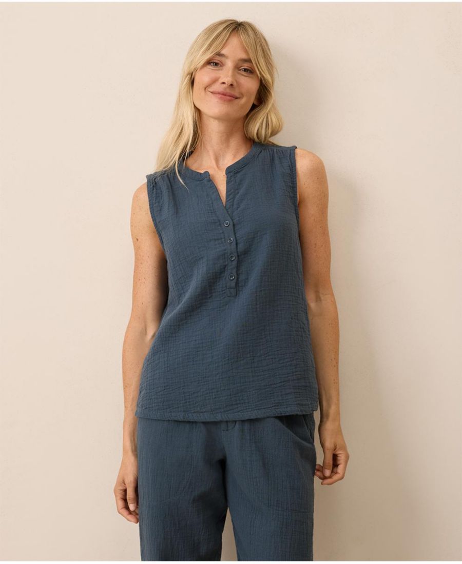 

Женская майка-поло из органического хлопка с двойной марлевой отделкой в прибрежном стиле Pact, French navy