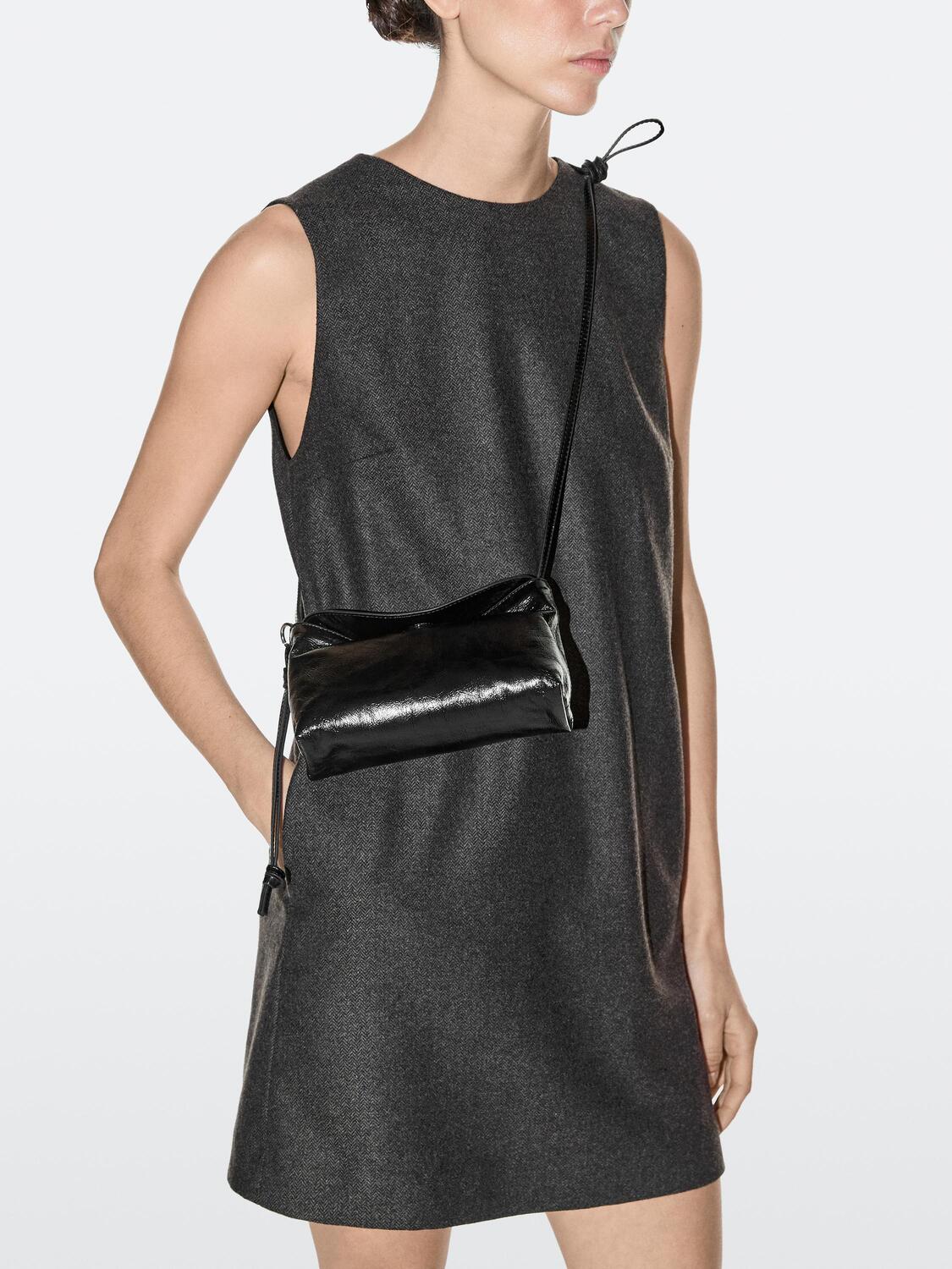 

Сумка-пауч из кожи наппа через плечо Massimo Dutti, black