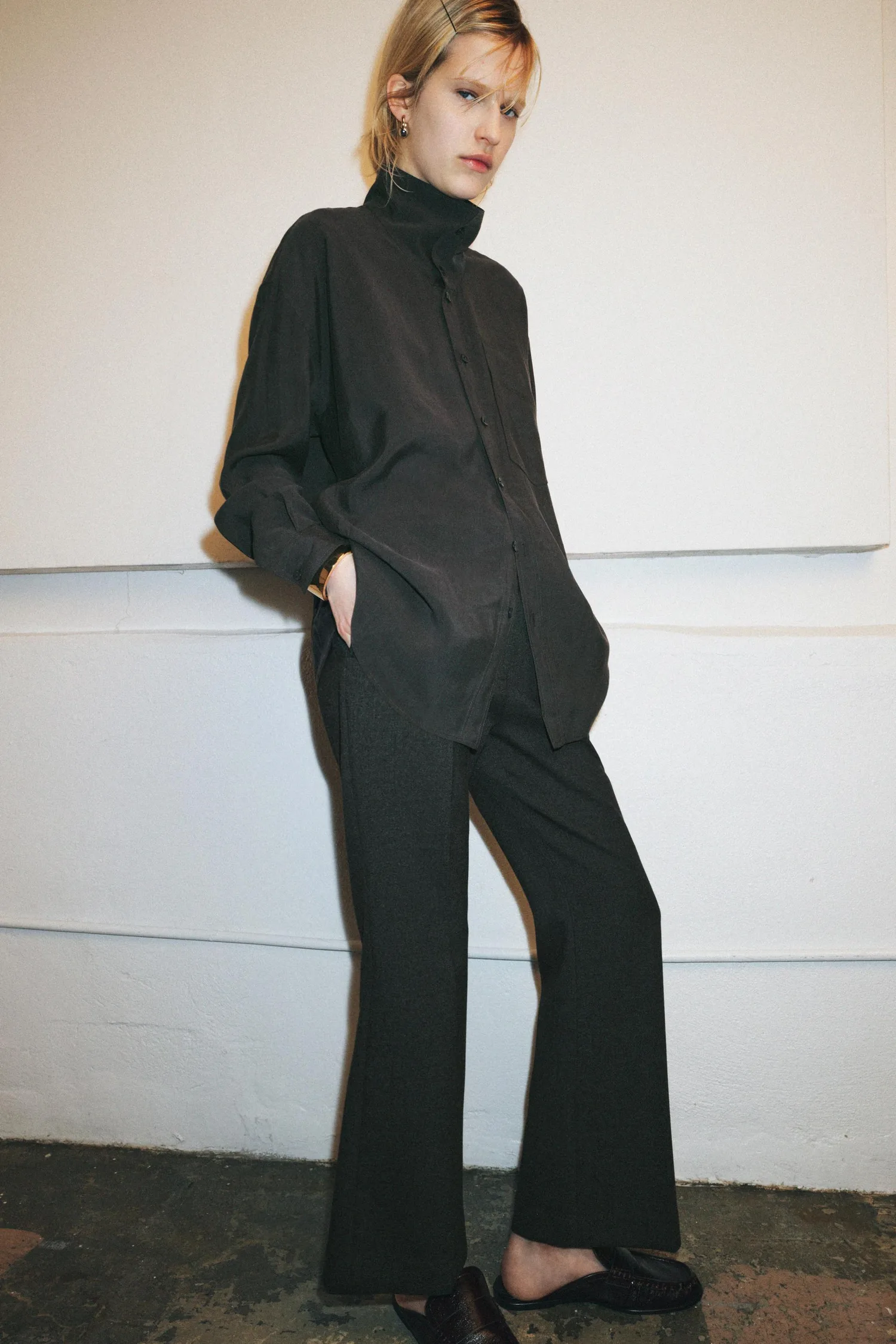 Укороченные брюки-клеш из коллекции zw Zara, темно-серый