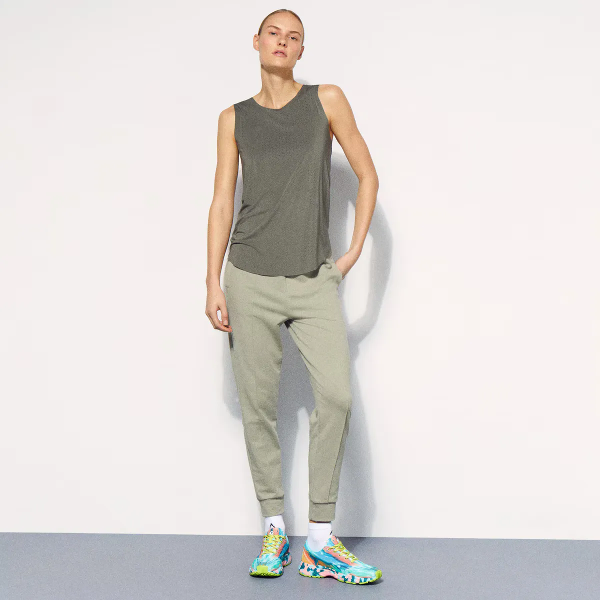 

Женские длинные брюки Boomerang Sportcasual с манжетами, зеленый