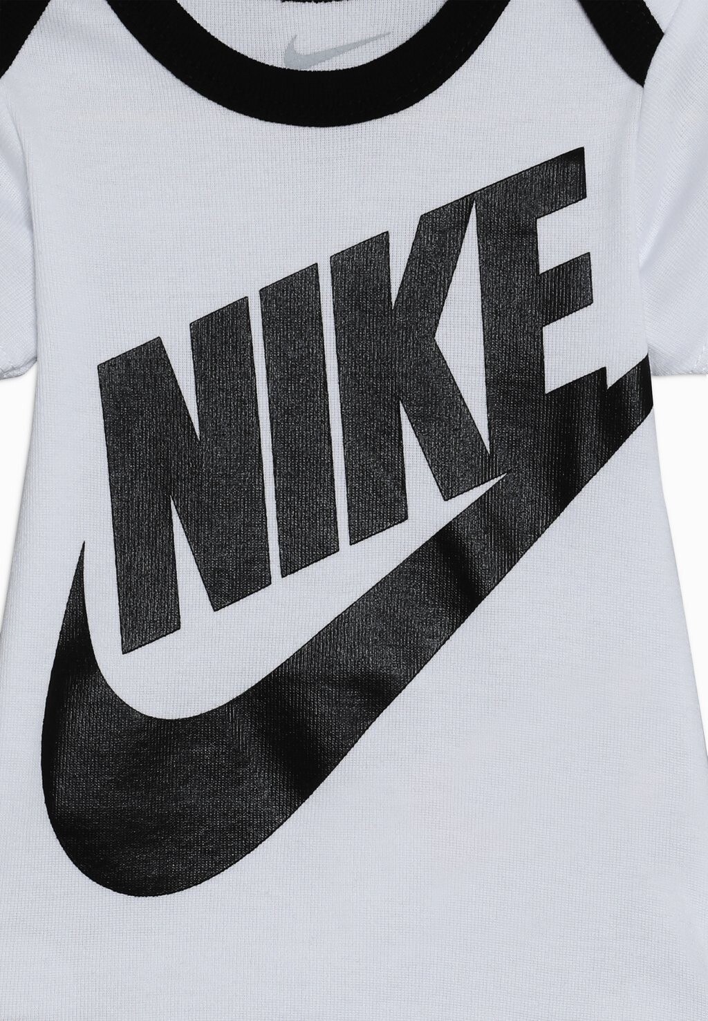 Боди FUTURA LOGO HAT BOOTIE BABY SET Nike Sportswear, цвет white — фото 4