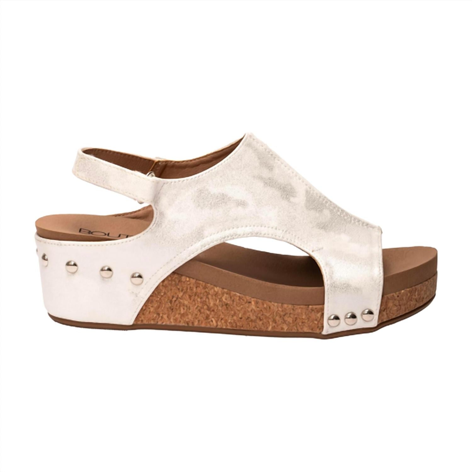 Женские босоножки Volta II с клиновидной подошвой в белом металлике Corkys Footwear — фото 2