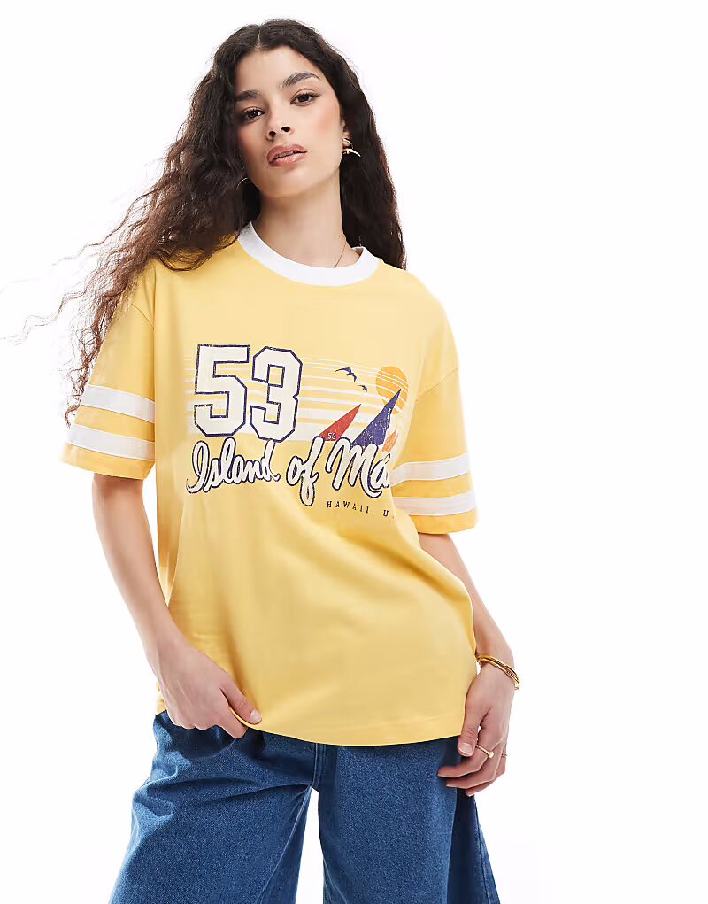

Топ Cotton:On The boxy graphic tee in yellow