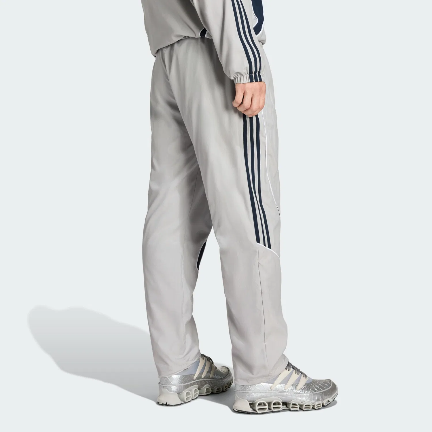 Брюки Adidas Originals свободного кроя Teamgeist Adicolor светло-серого цвета — фото 3