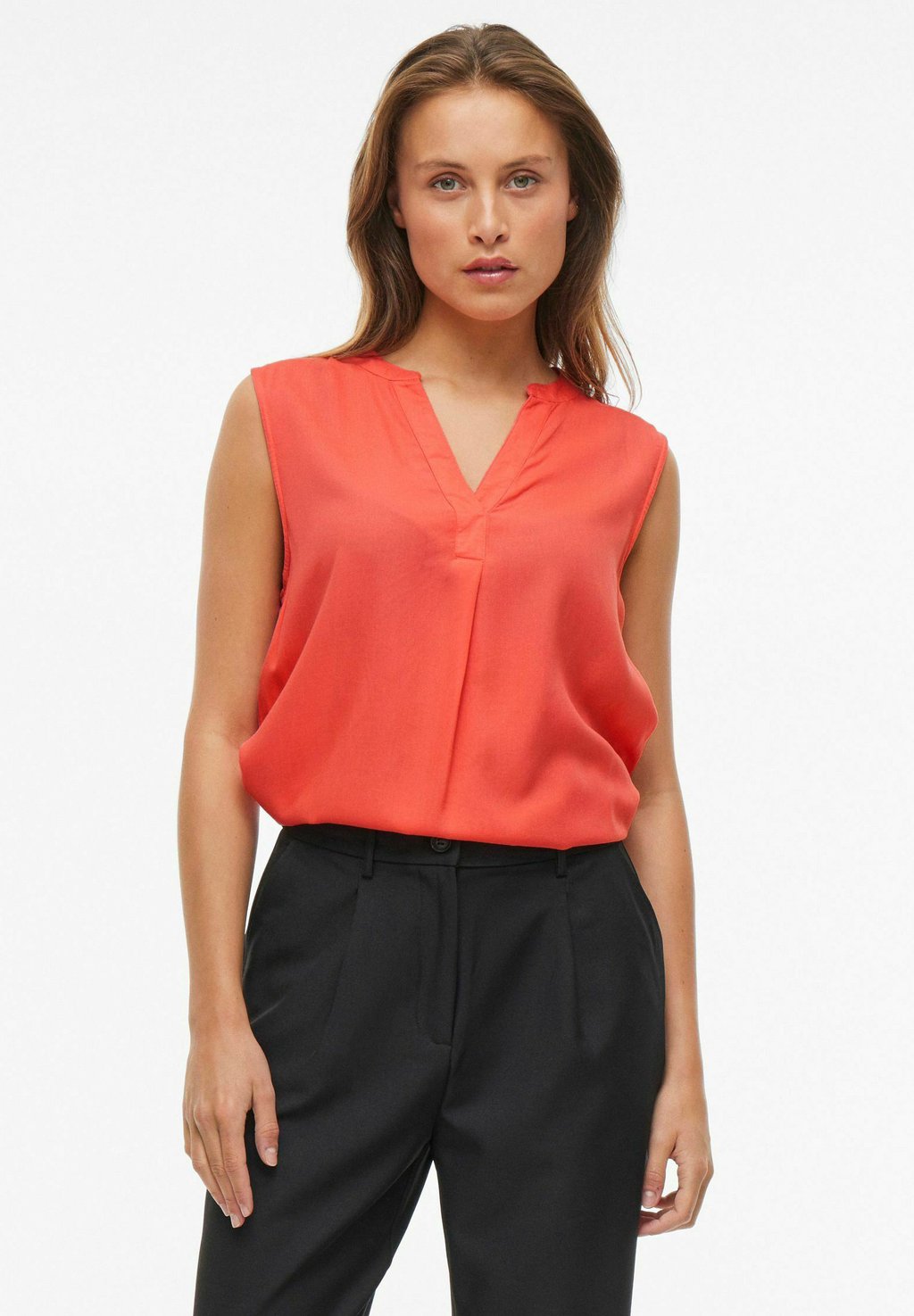 

Блуза ELEGANTE ÄRMELLOSE MIT V-AUSS VILA, коралловый