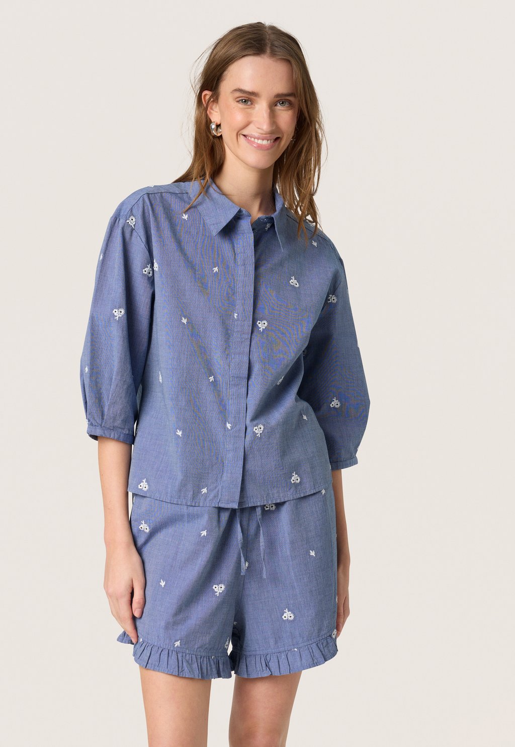 

Блузка на пуговицах Soaked in Luxury, цвет Medium Blue Denim