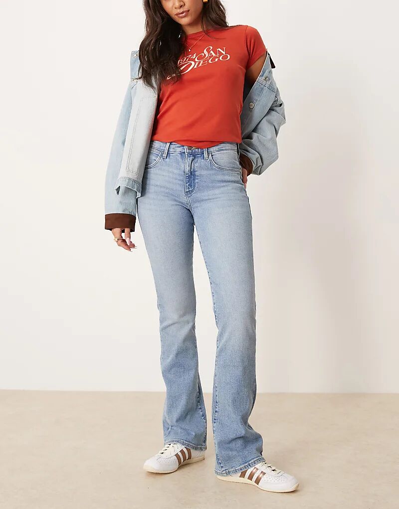 

Джинсы Wrangler bootcut светло-синего цвета