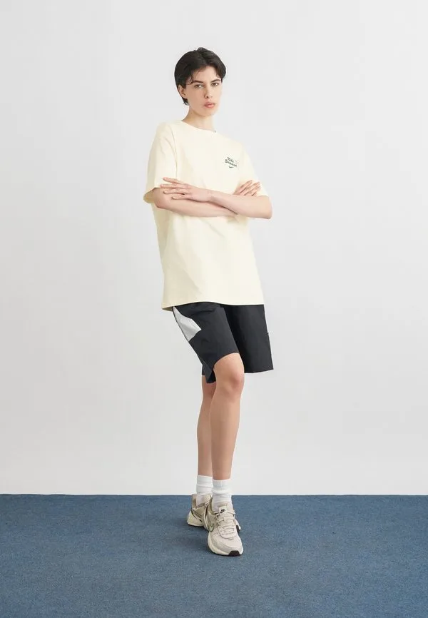 Простая футболка Nike Sportswear, Pale Ivory — фото 2