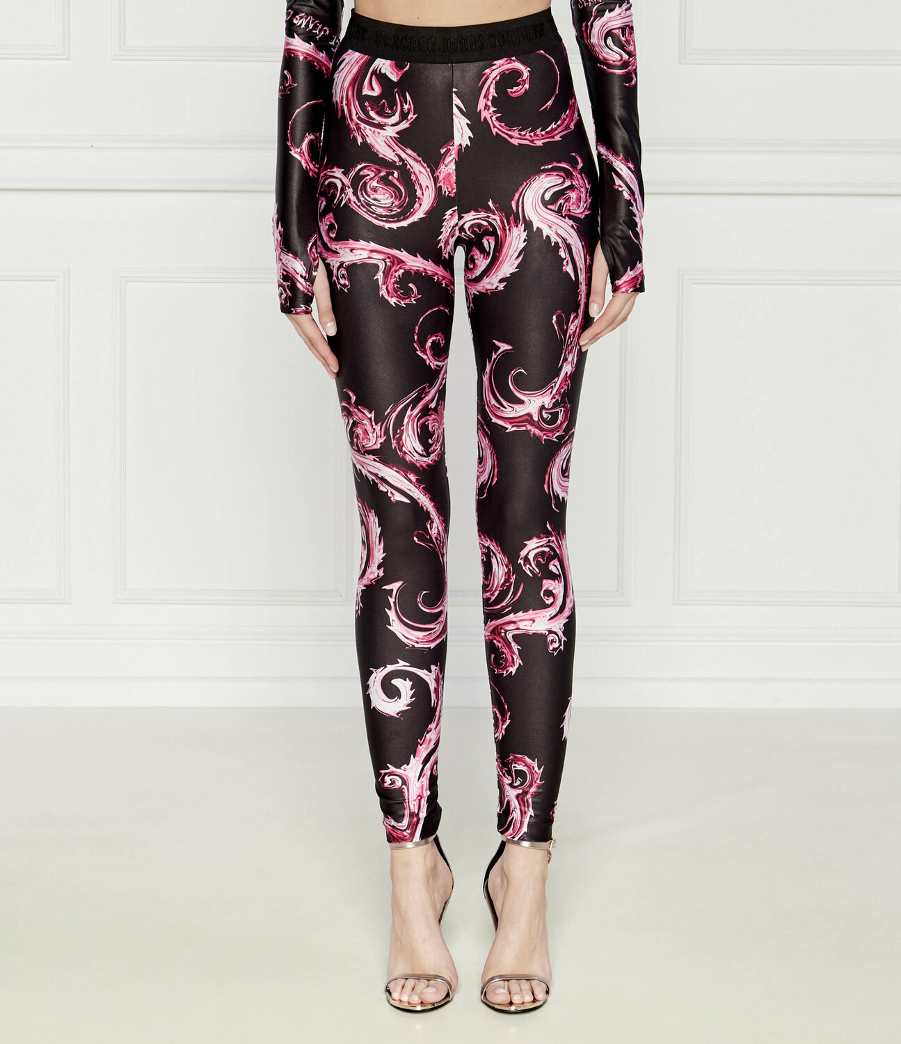 

Леггинсы Versace Jeans Couture Skinny fit, черный