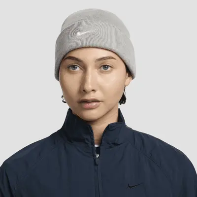 

Шапка Nike Terra Swoosh Beanie, серый/белый