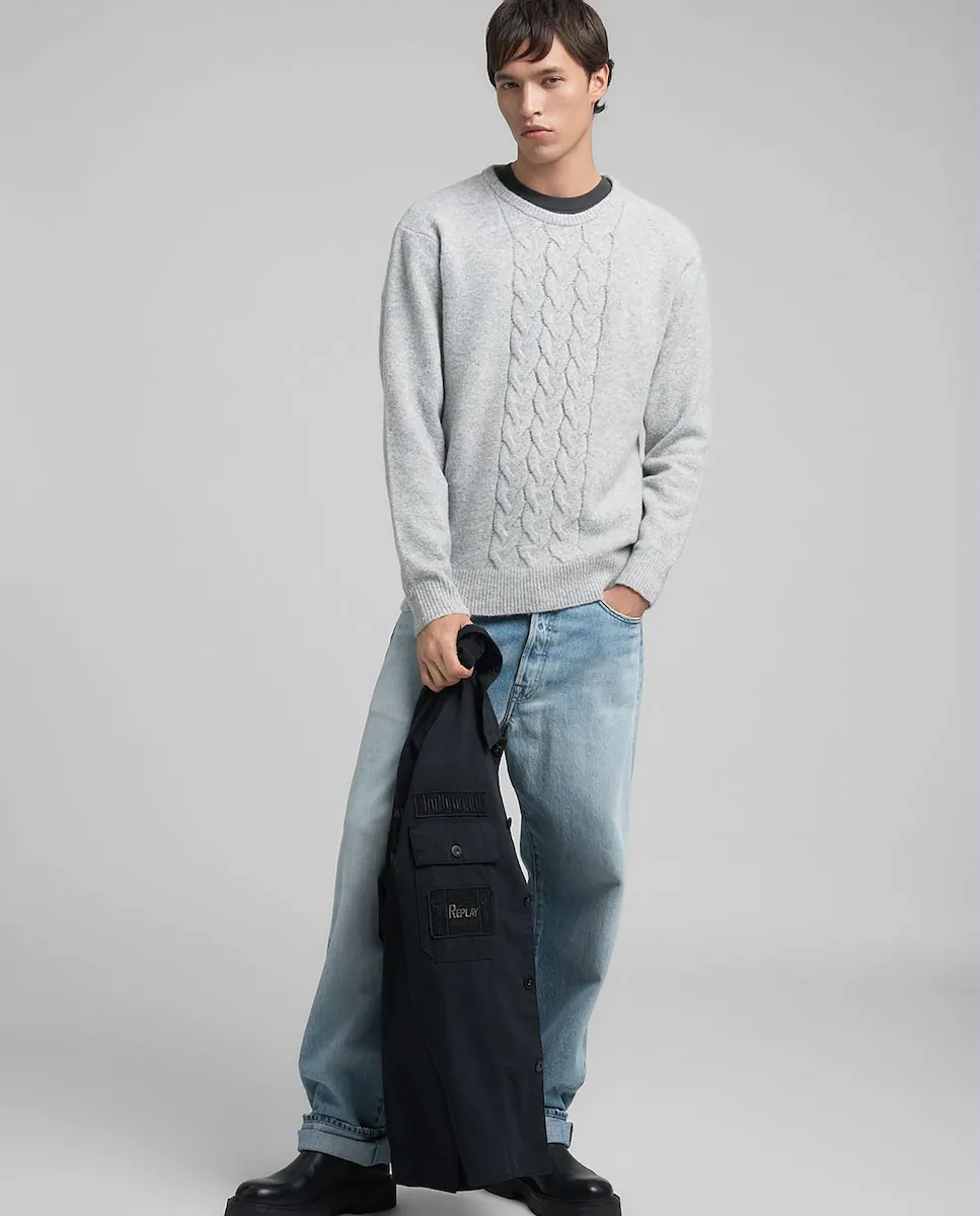 

Мужской джемпер с круглым вырезом и вязкой косичкой Replay, серый