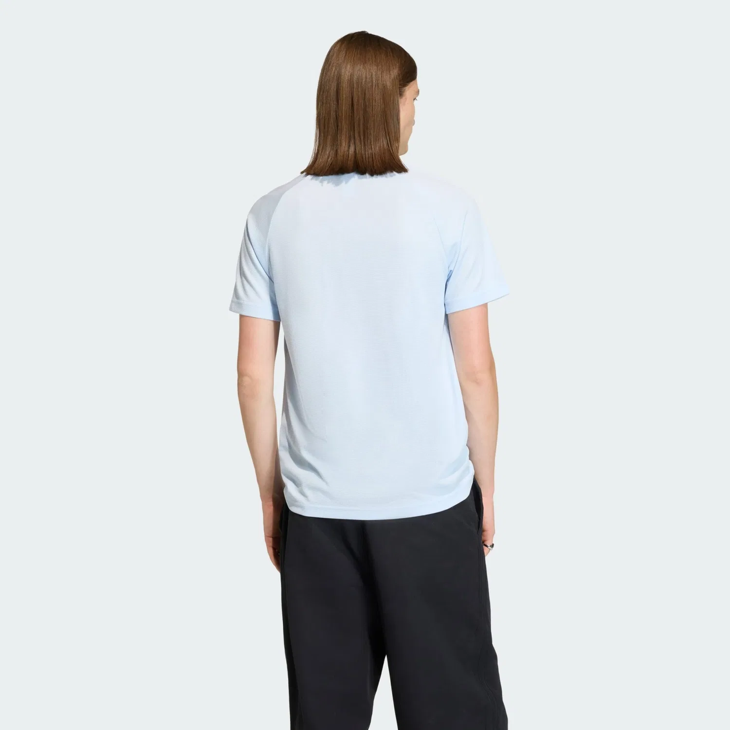 Футболка Adidas Originals CHEST STRIPES SLIM светло-голубого цвета — фото 3
