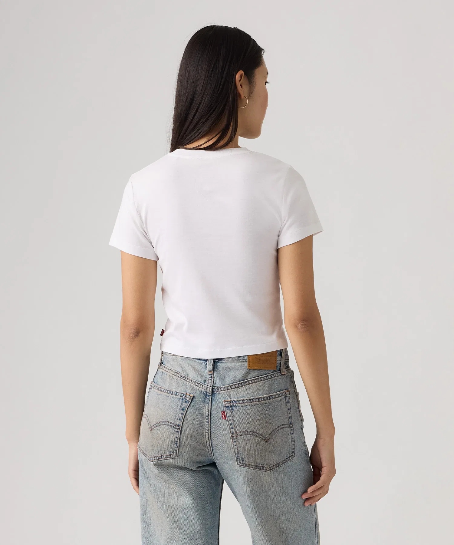 Женская футболка Levi's Graphic Essentials Sporty белая — фото 2