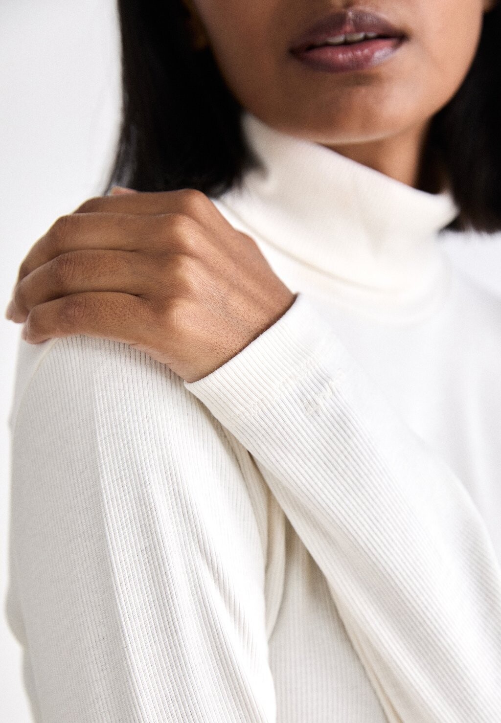 

Топ с длинными рукавами SLIM TURTLENECK GANT, кремовый