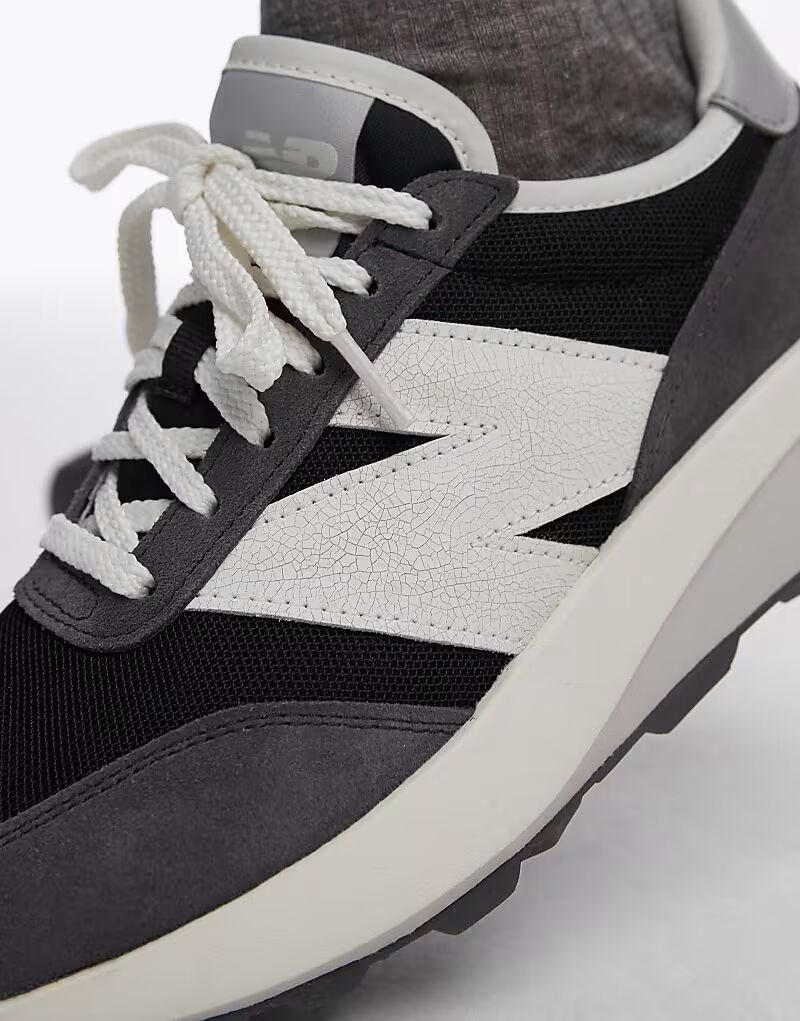 Кроссовки New Balance 370 темно-серого цвета — фото 4