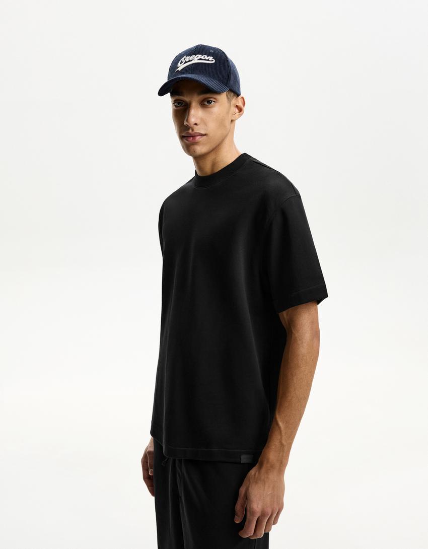 

Футболка из плюша с коротким рукавом Bershka, черный