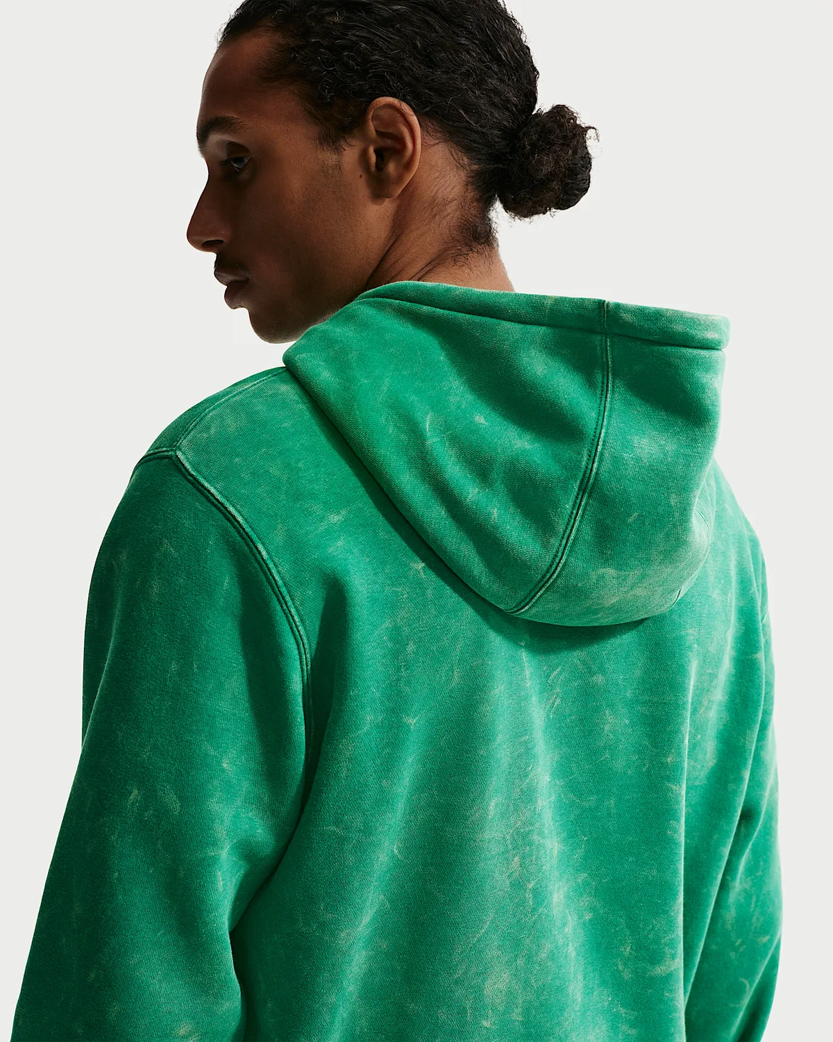 Мужская флисовая худи Nike Sportswear Club с эффектом состаривания, Malachite/Malachite — фото 2