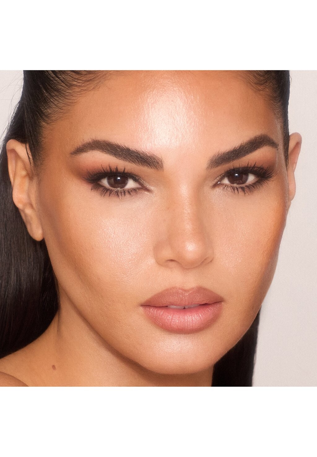 Увлажняющий тональный стик UNREAL SKIN SHEER GLOW TINT Charlotte Tilbury, 7.5 medium, 9 г — фото 4