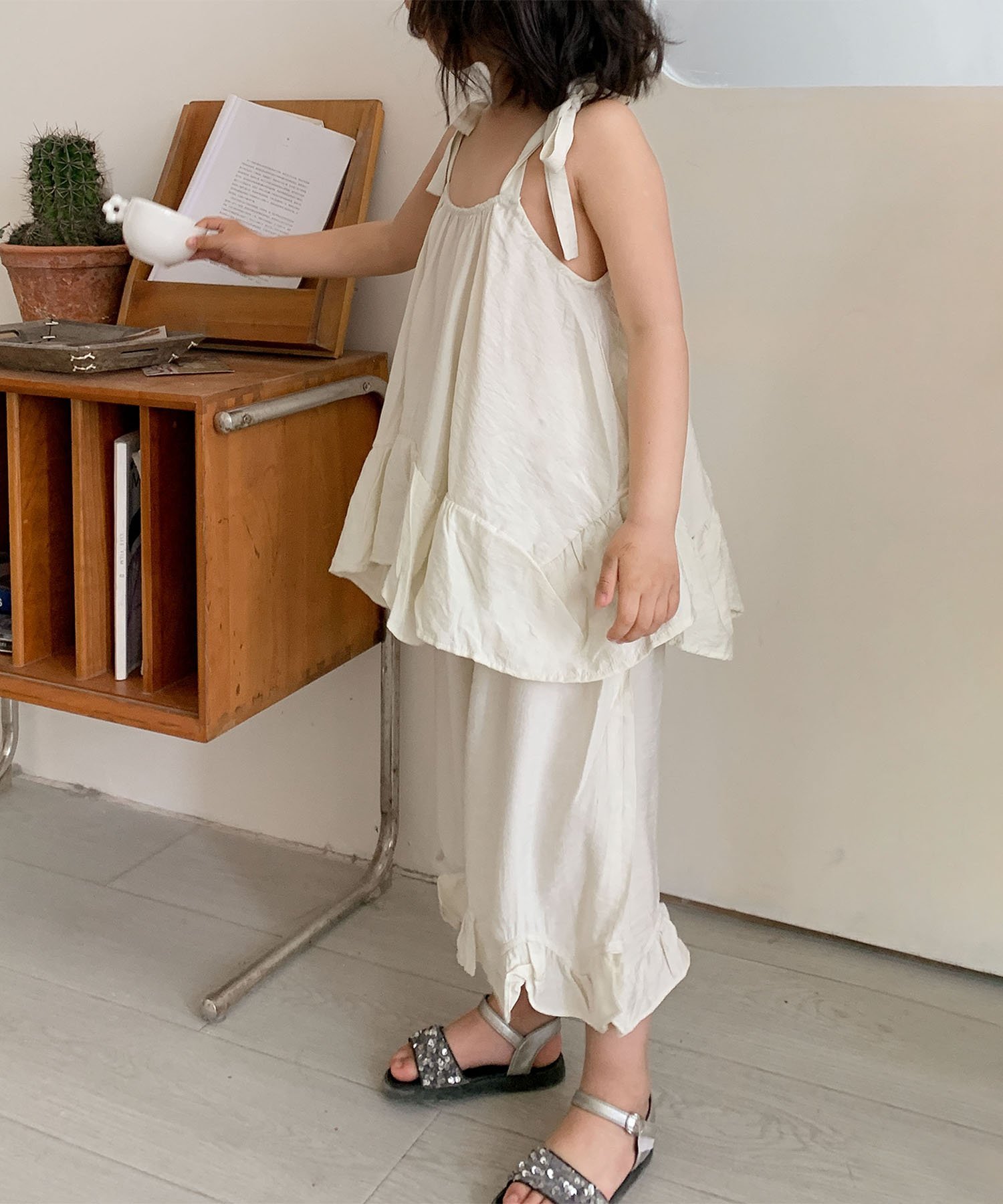 Комплект из топа и брюк с оборками по низу Aimoha Kids, Light beige — фото 3