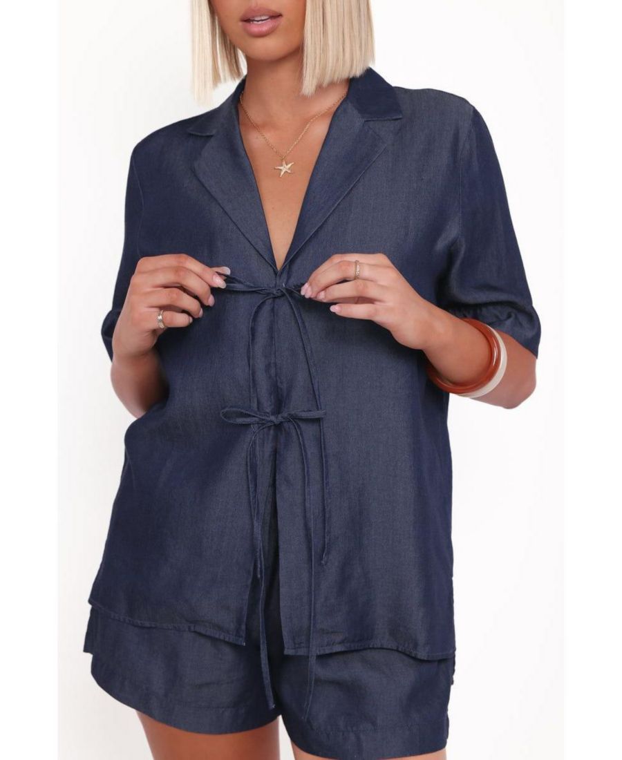 

Женская блузка Aaliyah из шамбре с завязками спереди Petal and Pup, Dark wash