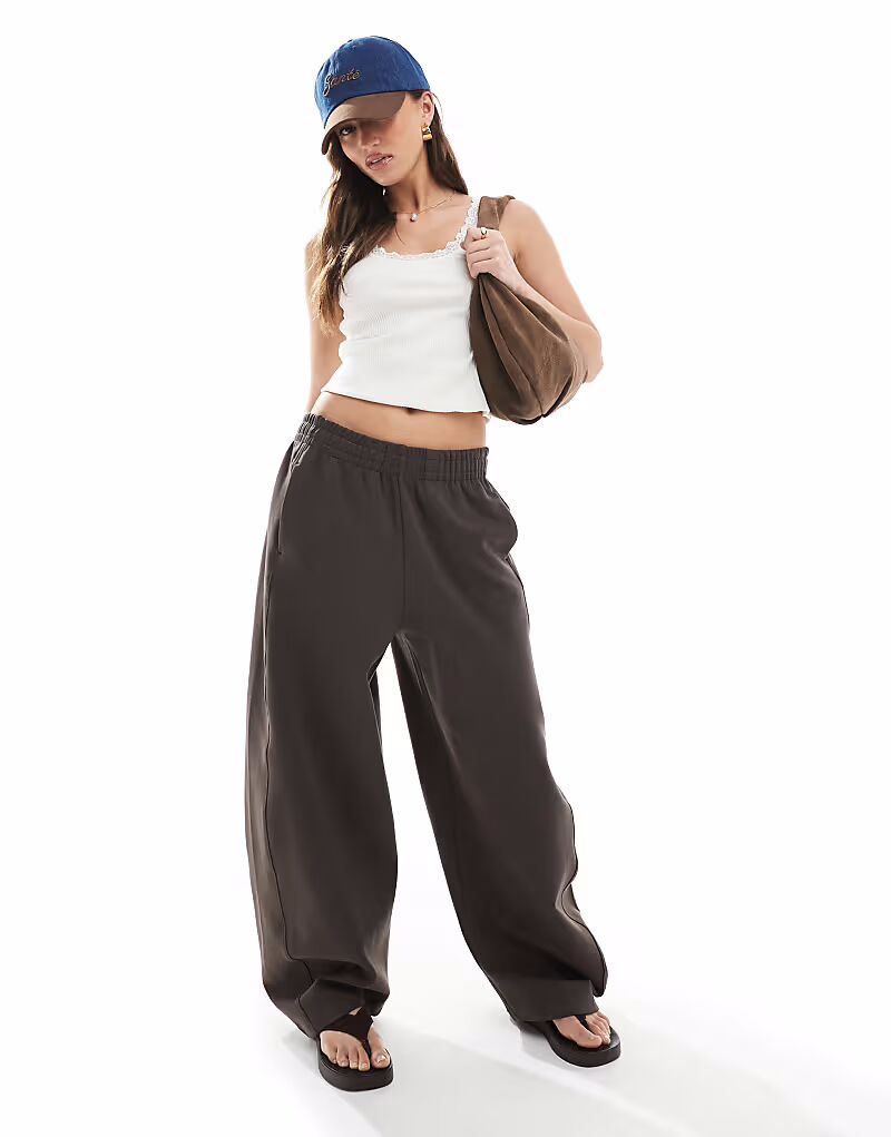 

Спортивные брюки Stradivarius STR barrel leg коричневого цвета