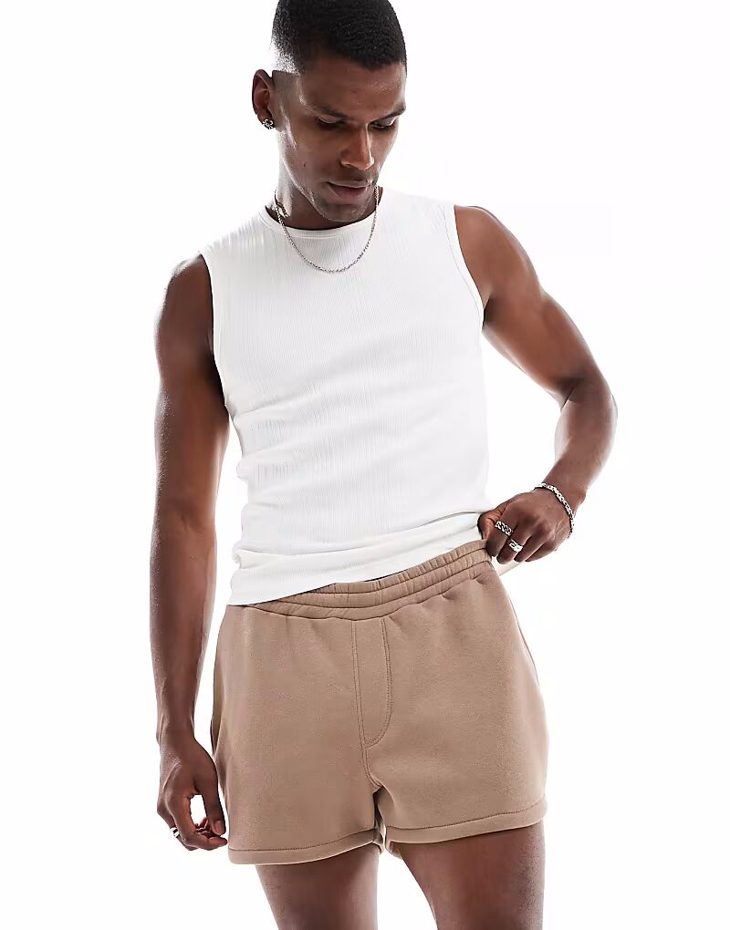 

ASOS DESIGN укороченные шорты с закругленным подолом коричневого цвета