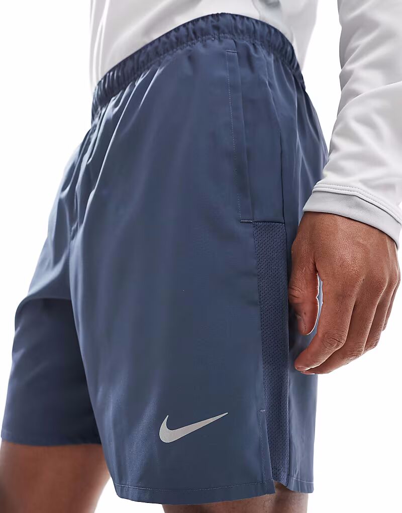Шорты 2 в 1 Nike Running Challenger Dri-FIT 7 дюймов темно-синего цвета — фото 4