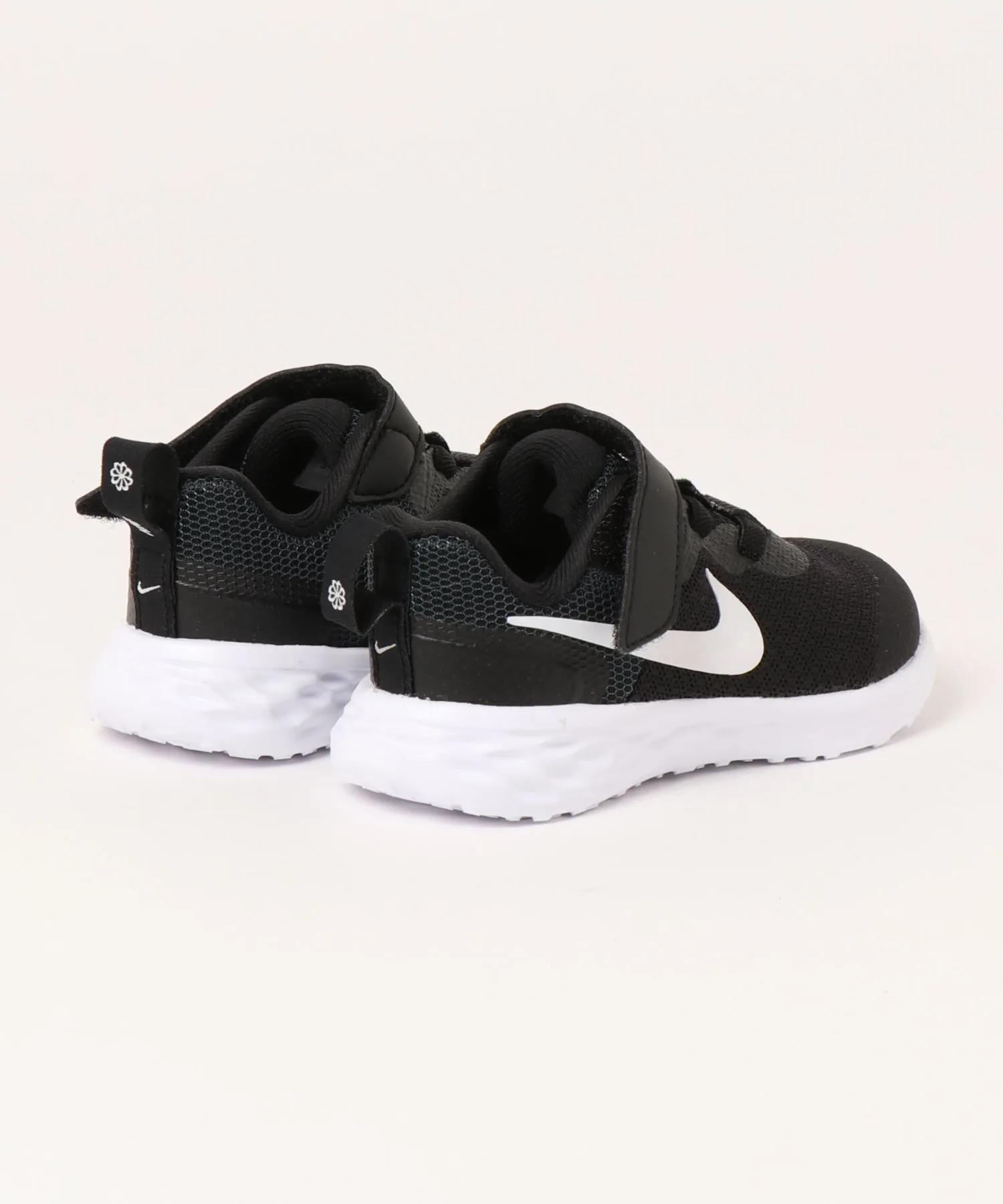 Детские кроссовки с удобной посадкой Nike Revolution 6 Next Nature TDV чёрно-белые — фото 2