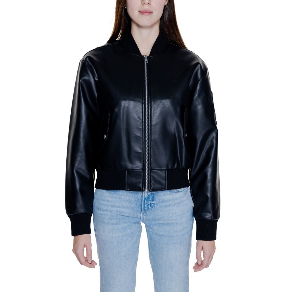 

Черная полиэтиленовая куртка Calvin Klein Jeans