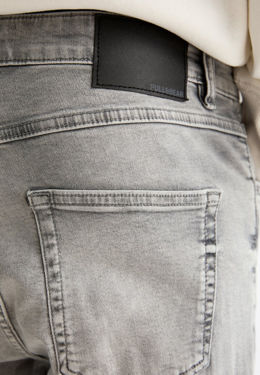 

Джинсы облегающего кроя CARROT FIT PULL&BEAR, серый