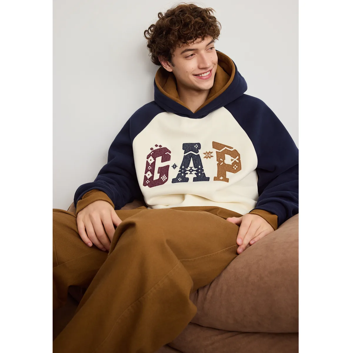 Толстовка с капюшоном унисекс GAP, айвори белый — фото 4