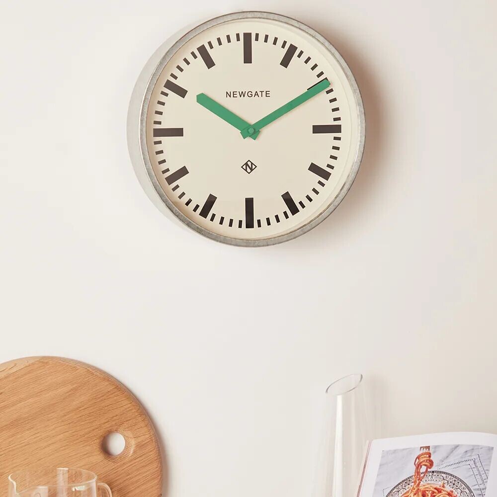 

Newgate Clocks Настенные часы для багажа, зеленый
