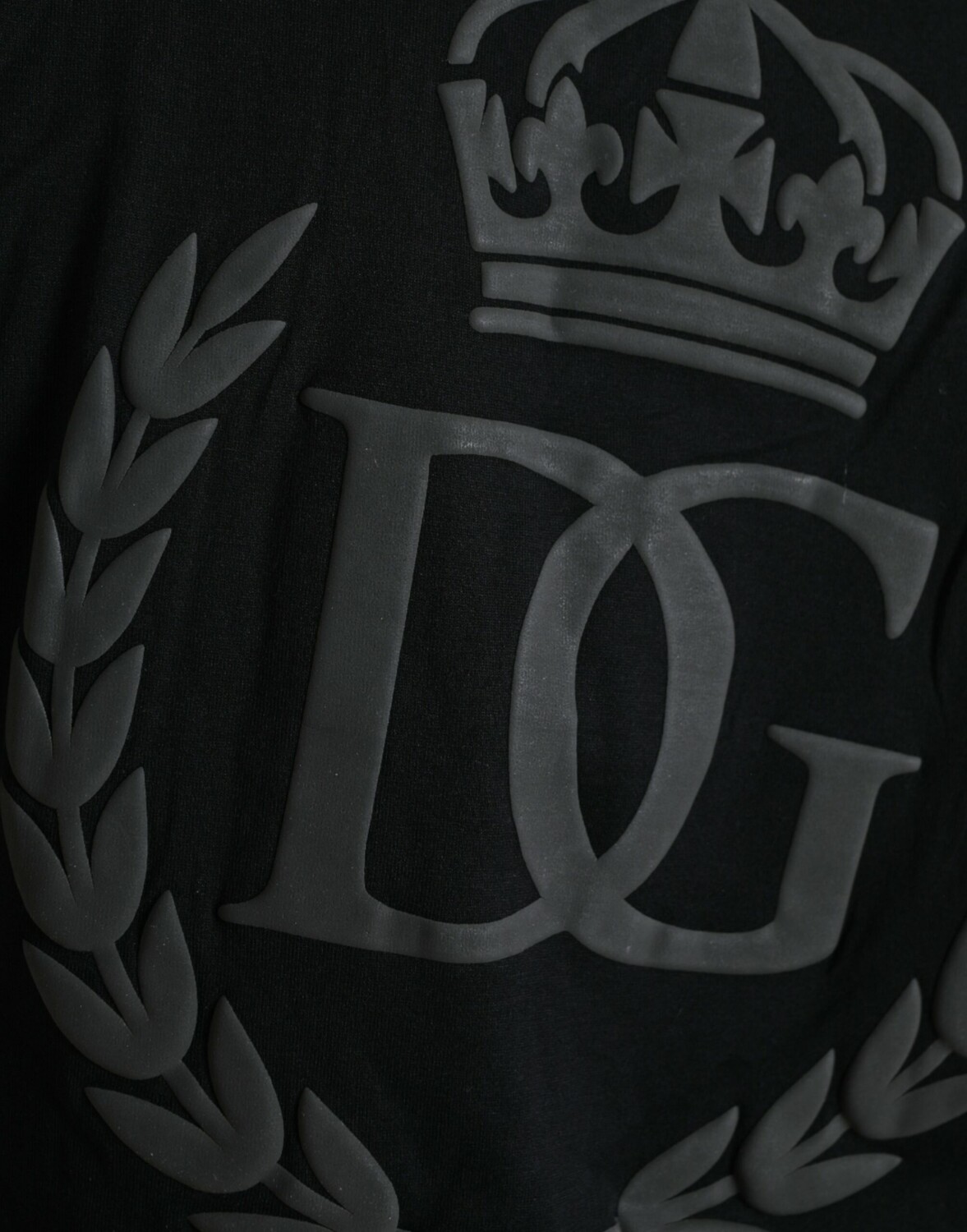 Элегантная хлопковая футболка с тисненым логотипом Dolce & Gabbana, черный — фото 4